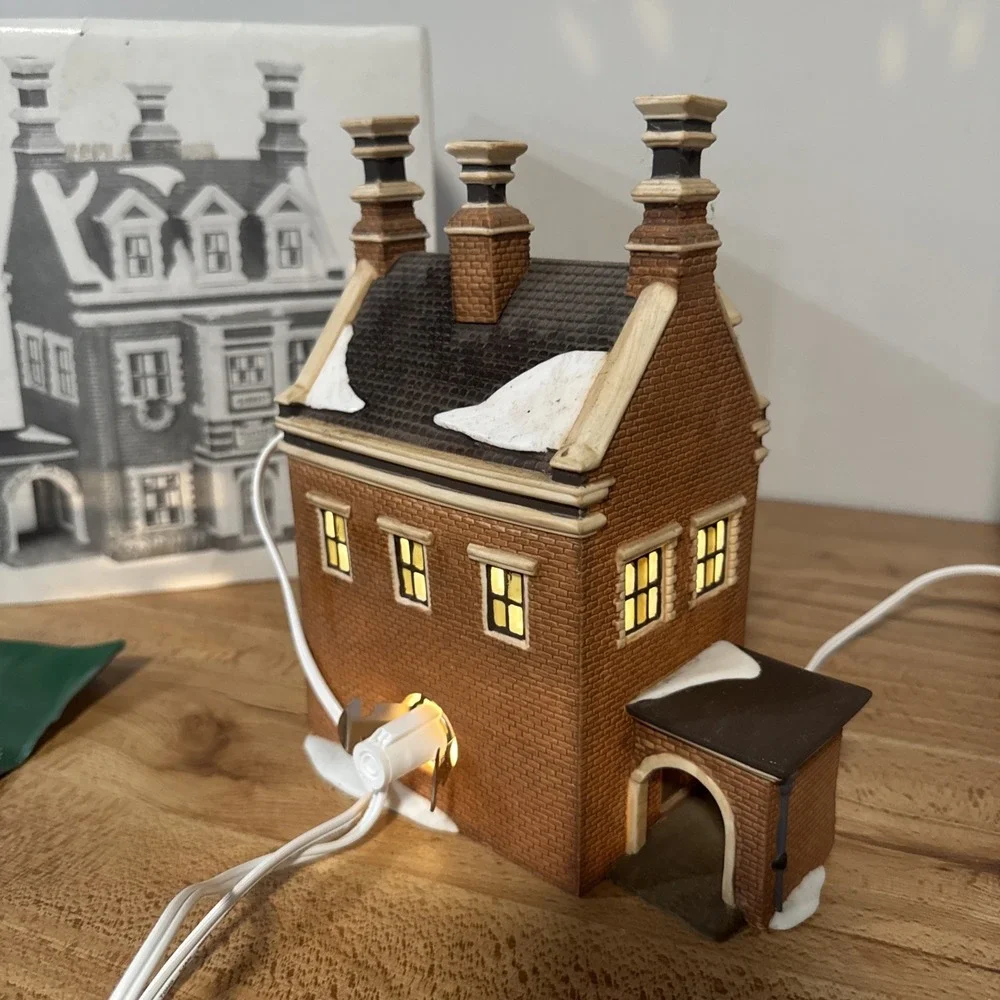 Dept. 56 Dickens' Village Series Dursley Manor Heritage Collection #58329, 1995